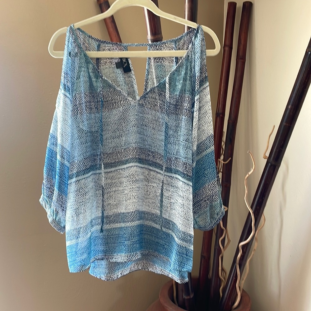 Cold shoulder top size L